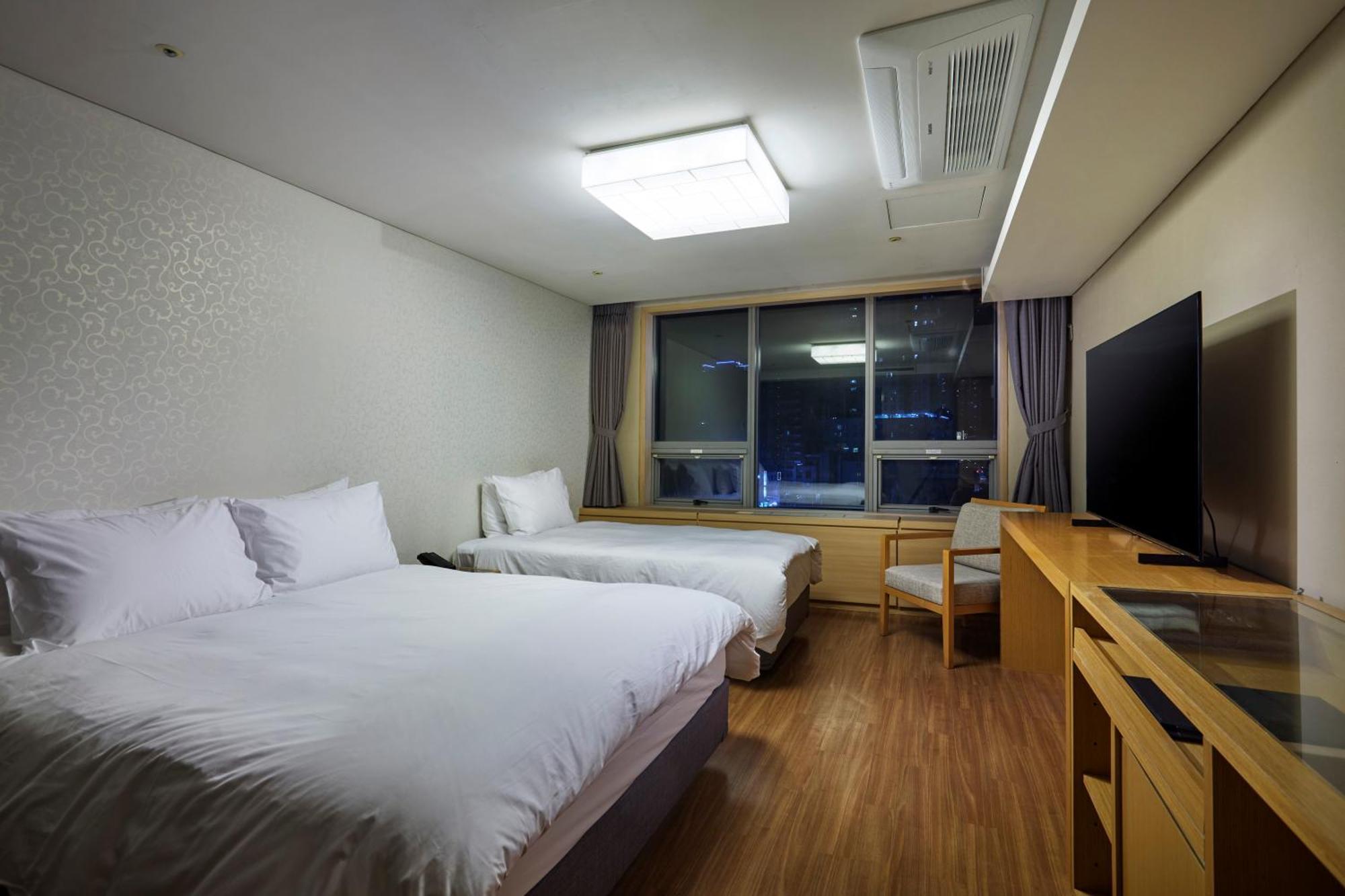 Hotel Interciti Tedzson Kültér fotó